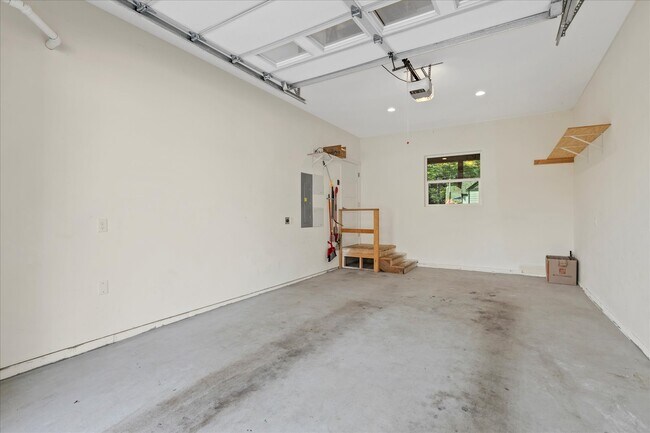 OVERSIZED GARAGE - 323 3rd Pl NW