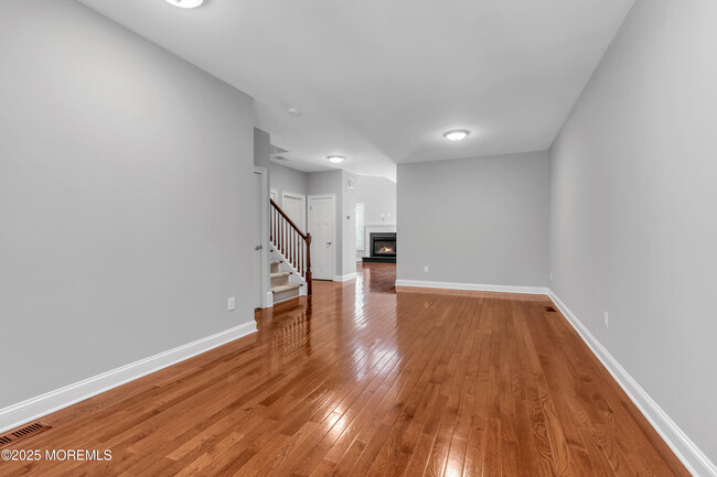 Building Photo - 10 McCormick Ave N