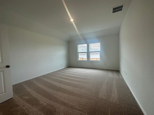 Building Photo - 176 Jeffers