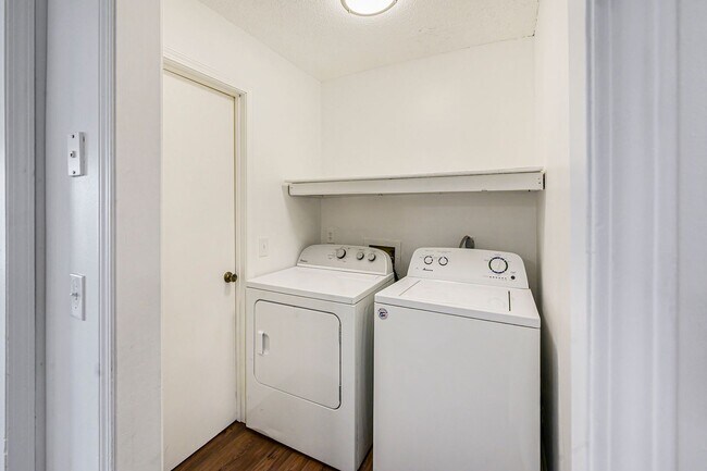 Building Photo - Charming 2BR/1BA Home in Olathe!