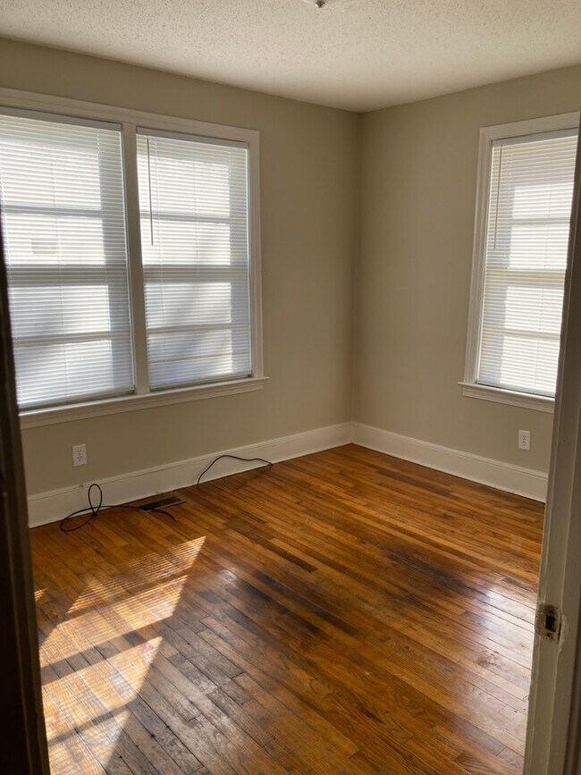 Building Photo - 2 Bedroom House in West Columbia Available for Rent Now