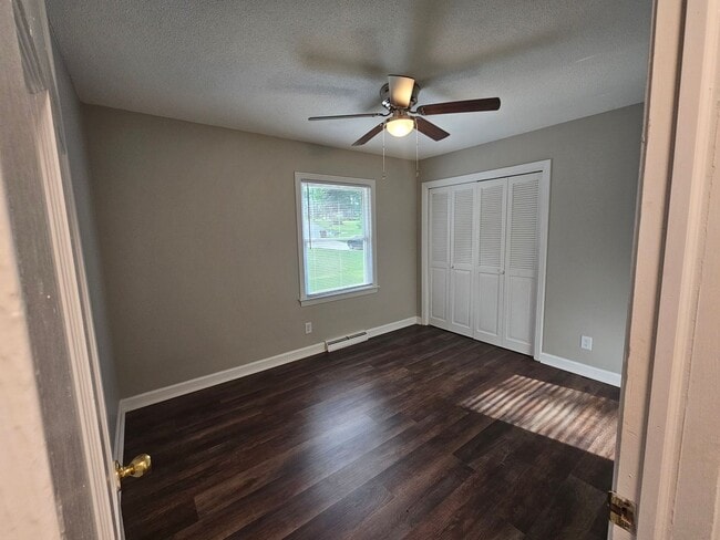 Building Photo - NEW LISTING!!!!!