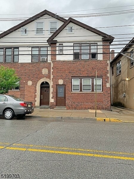 Primary Photo - 69 Glenridge Ave