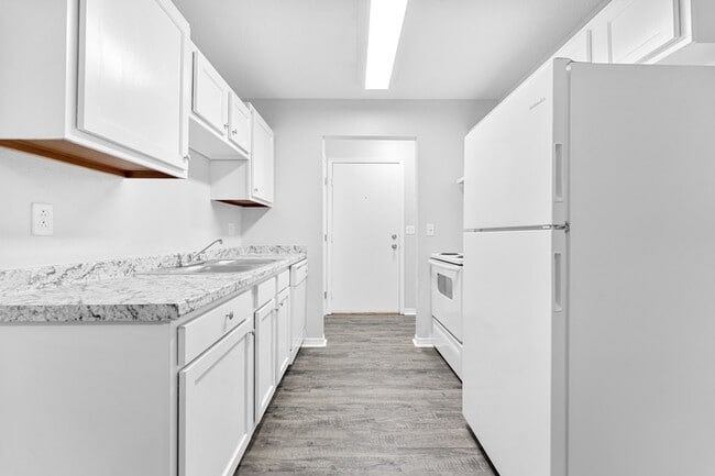 Building Photo - 5943 Walnut Cir Dr