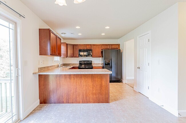 Building Photo - Home with Gorgeous Mountain Views!