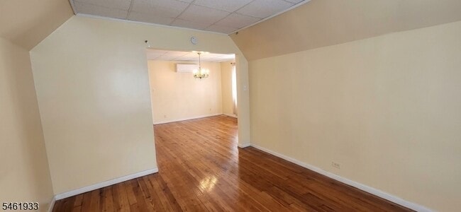 Building Photo - 90 Rossiter Ave