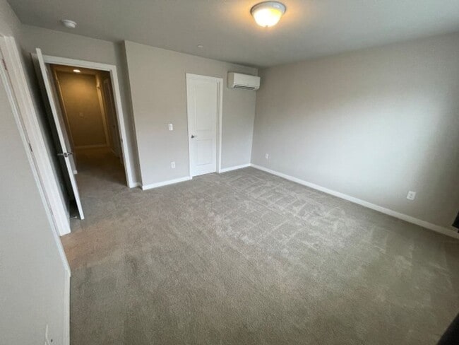 Building Photo - 4bd/3.5ba Lynnwood Townhome
