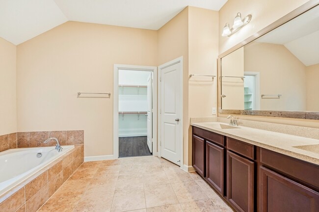 Building Photo - 18315 E Willow Oak Bend Dr