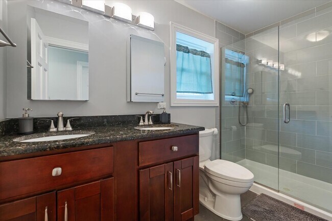 Building Photo - 927 S Charlotte St