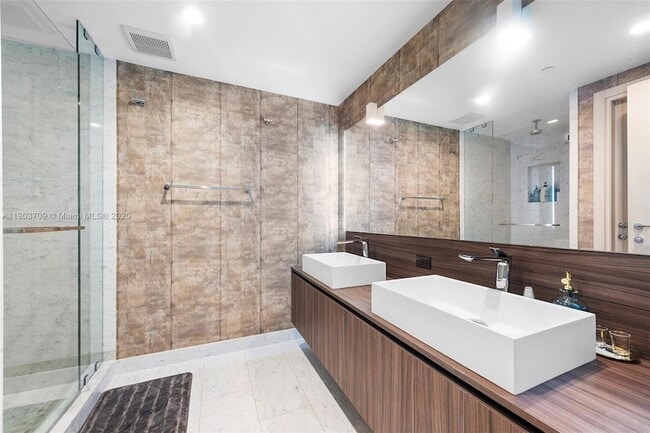 Building Photo - 1000 Brickell Plaza