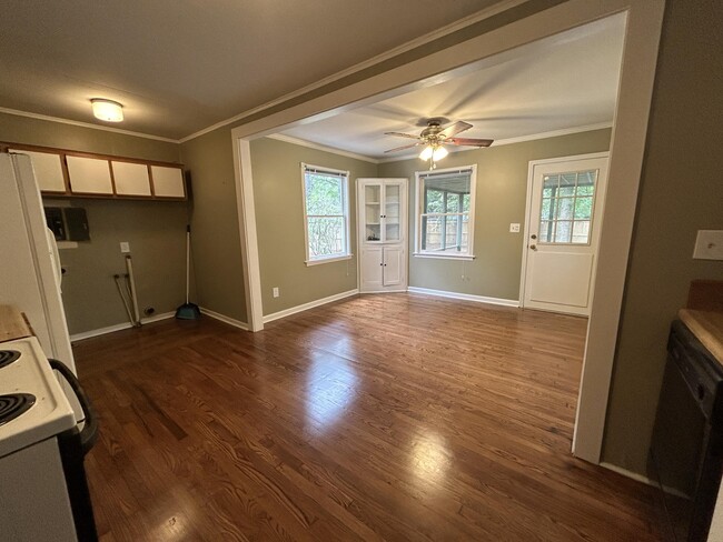 Building Photo - 408 Palm Dr