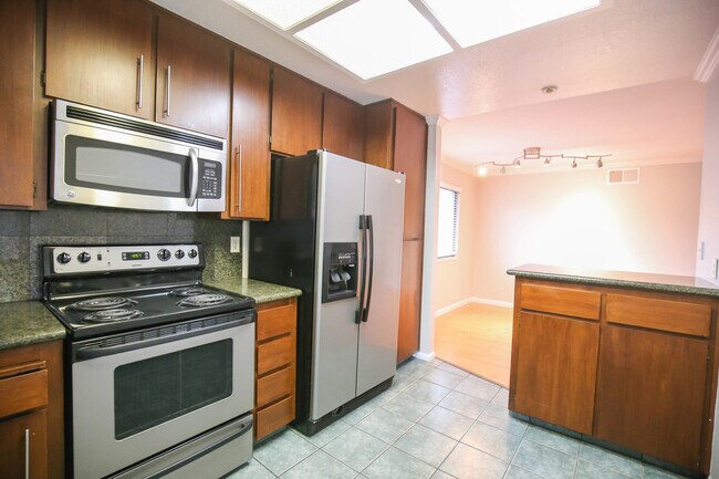 Building Photo - Union City Townhome on Alvarado Niles