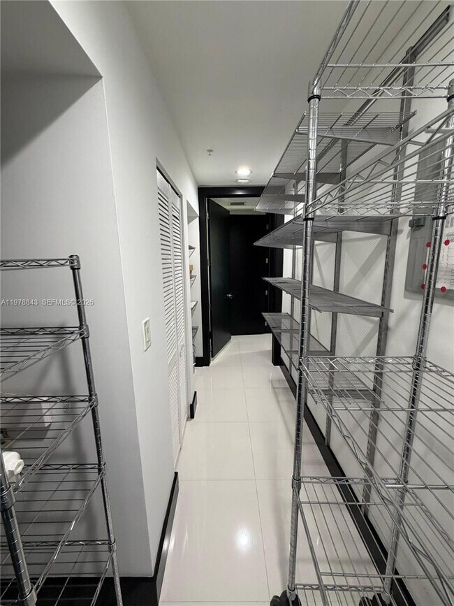 Building Photo - 2699 Tigertail Ave