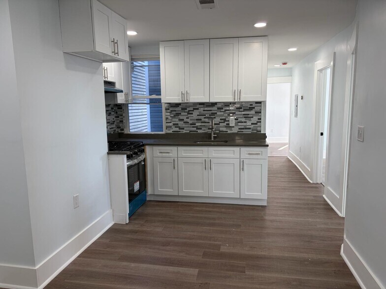 Building Photo - 329 Elizabeth Ave