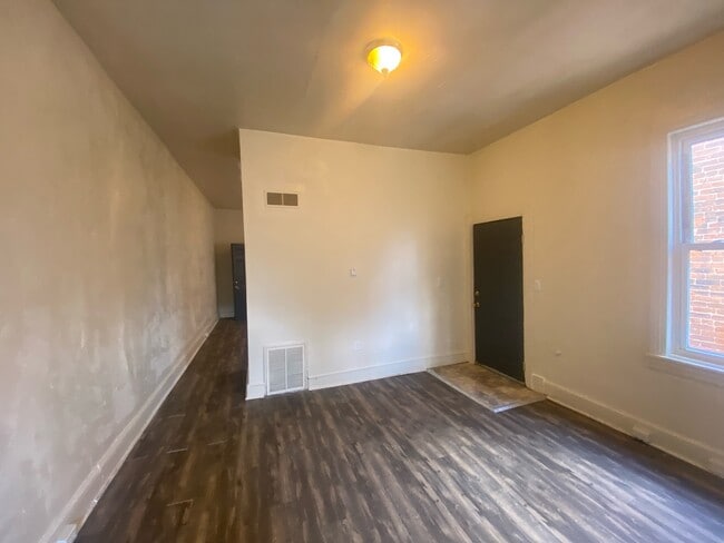 Building Photo - 402 E Market St