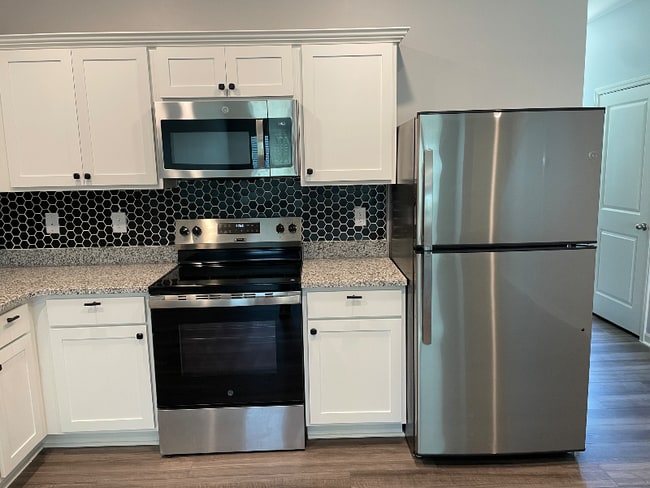 Building Photo - 2111 Gln Xing Dr