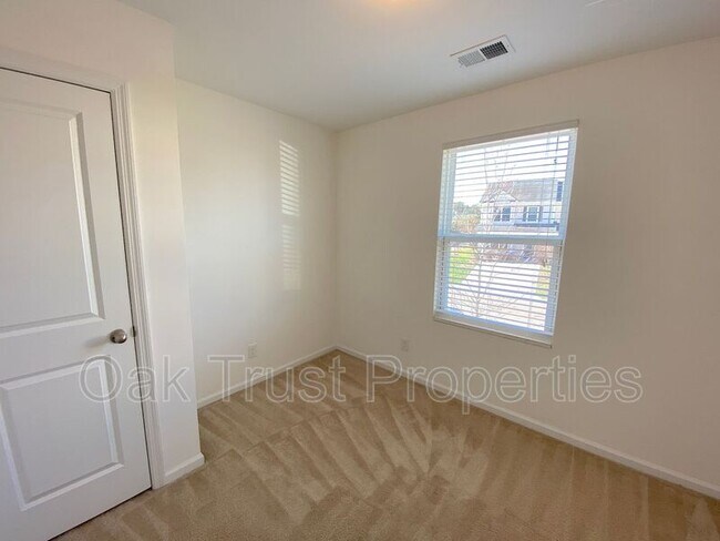 Building Photo - 9139 Parlor Dr