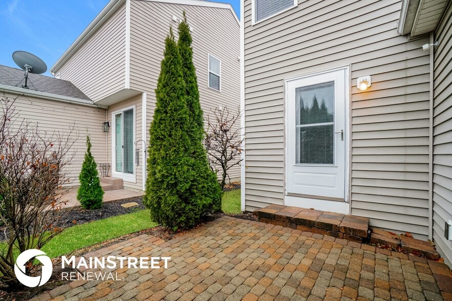 Building Photo - 1444 Bellow Falls Pl
