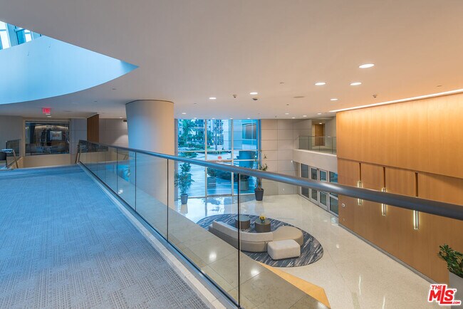 Building Photo - 13600 Marina Pointe Dr