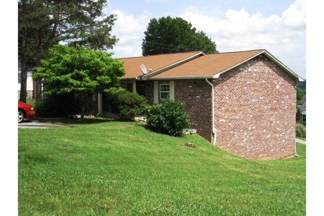 Building Photo - 1000 W First Ave