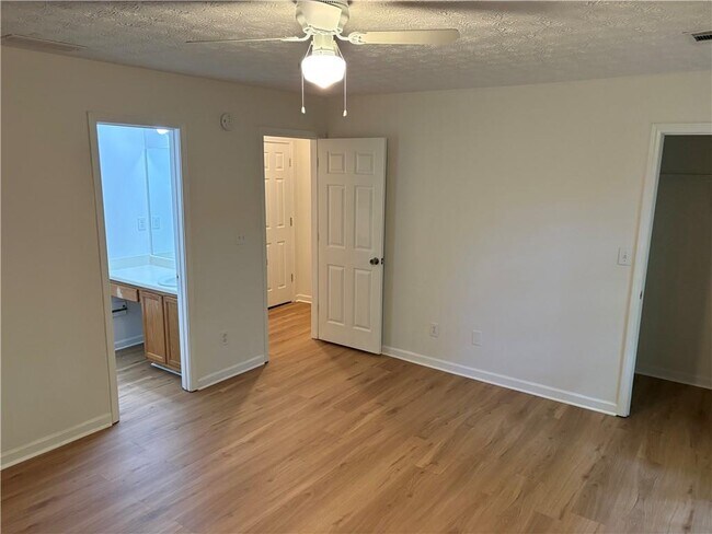 Building Photo - 4601 Logan Way