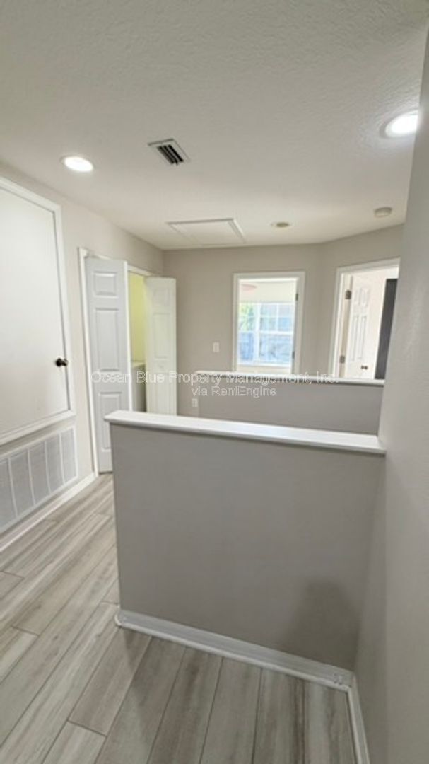 Building Photo - 1525 Hillview Ln