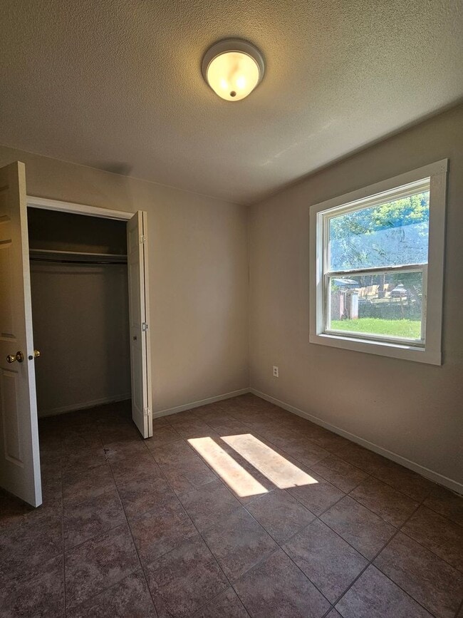 Building Photo - 3 BED | 1 BATH | SINGLE-LEVEL HOME | NORTH