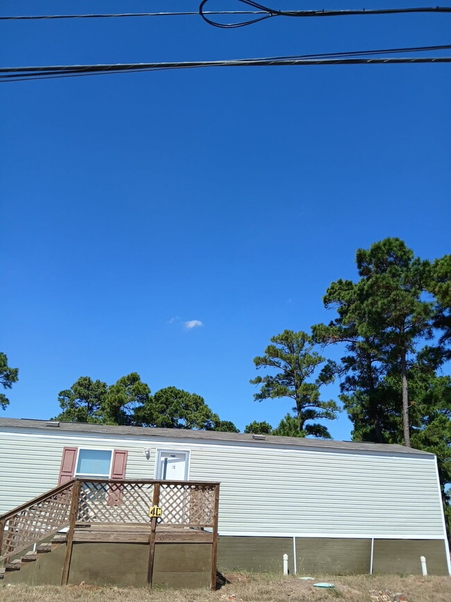 Building Photo - 828 E Hwy 71