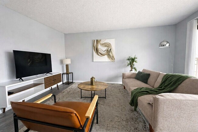 Building Photo - 505 N Rock Rd