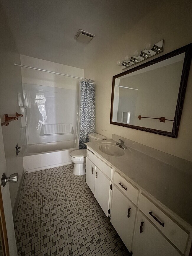 Building Photo - Adorable 2 Bedroom 2 Bath home in St. Augu...