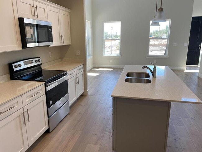 Building Photo - 3742 Canyon Falls Dr
