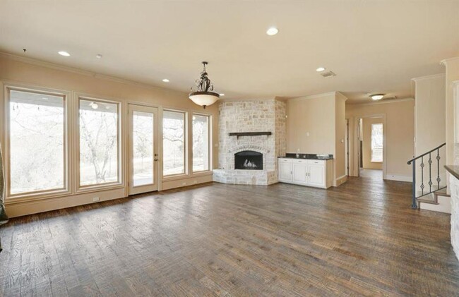 Building Photo - 7004 Raintree Pl