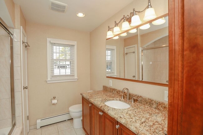 Building Photo - Beautiful for rent home located in central Virginia Beach