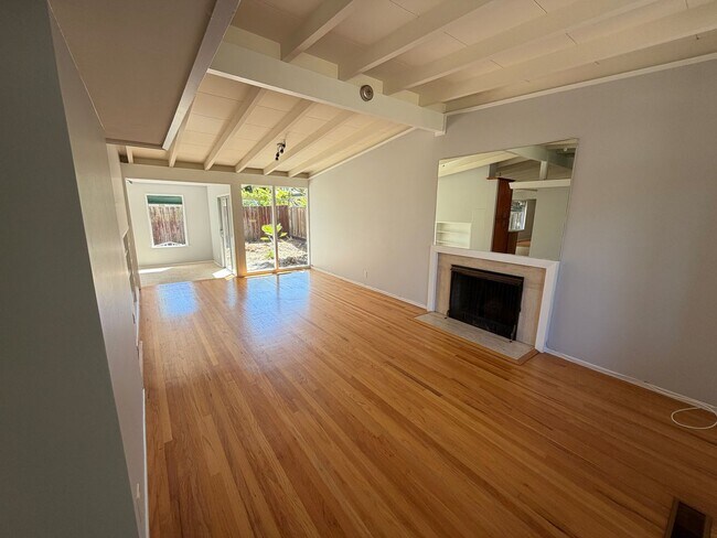Building Photo - 3630 Lupine Ave