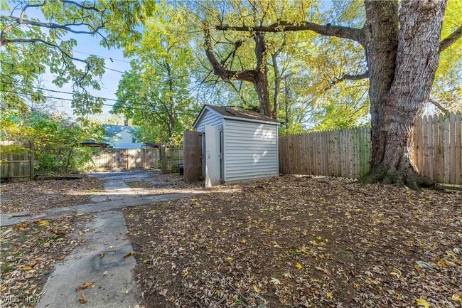 Building Photo - 2115 W 96th St