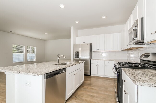 Building Photo - 2752 Desert Rose St