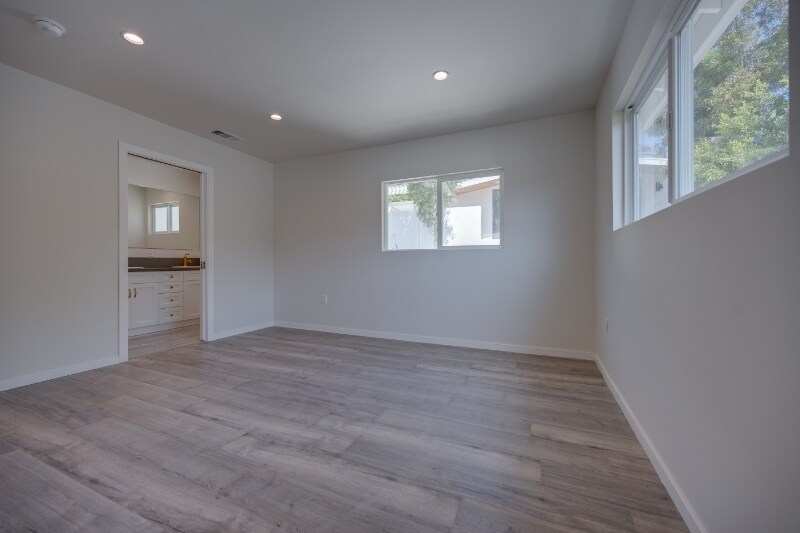 Building Photo - 2611 Hyperion Ave