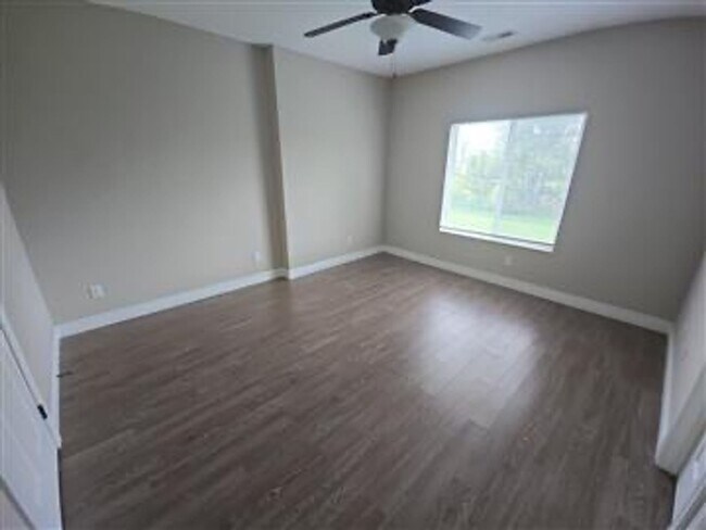 Building Photo - 5519/23 N Edwards Cir