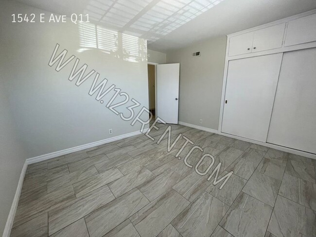 Building Photo - 1542 E Ave Q11