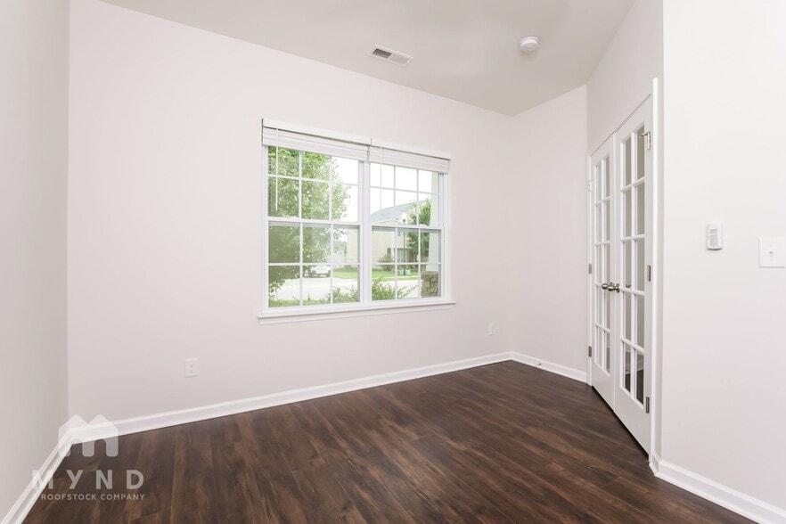 Building Photo - 700 Rose Mallow Dr