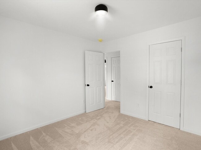 Building Photo - 213 9th Ave SE
