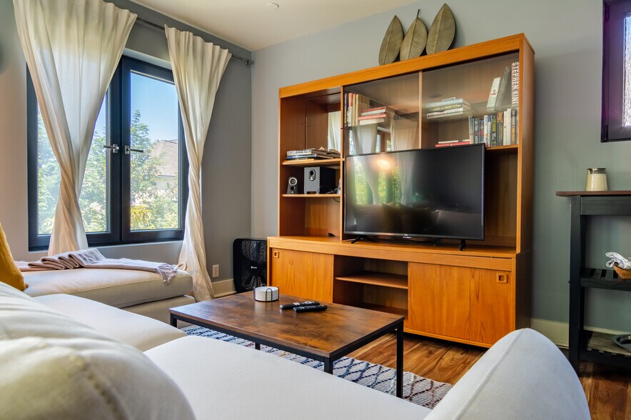 Building Photo - 1629 13th Ave