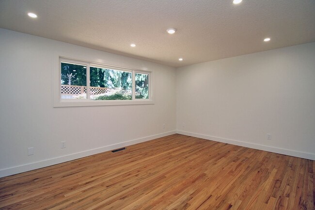 Building Photo - 14155 SW Red Haven Dr