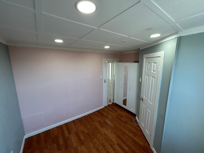 Building Photo - 1216 Elm St