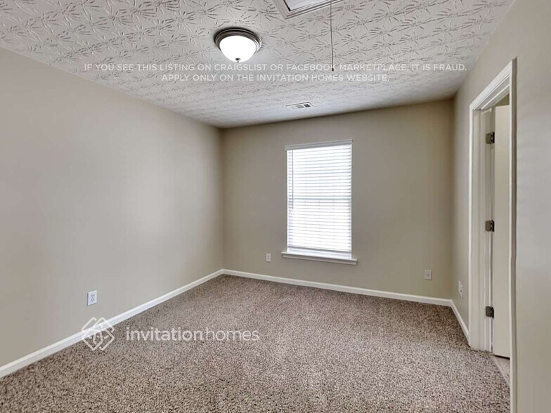 Building Photo - 371 Arrowhead Dr