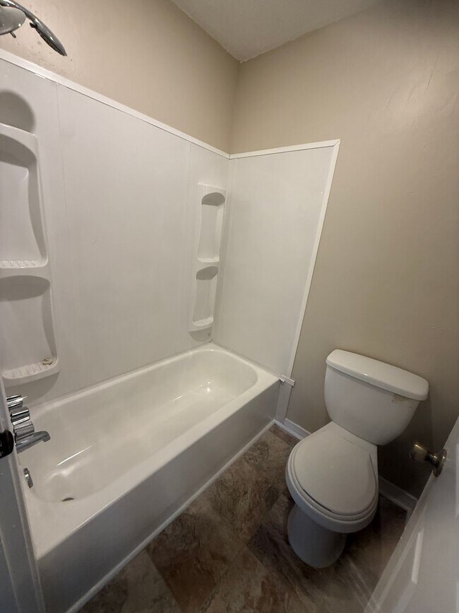 Building Photo - 3027 O'Neal Ln