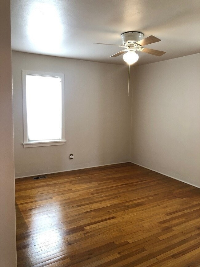 Building Photo - 513 3rd St