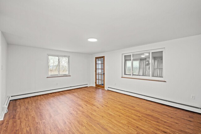Building Photo - AVAILABLE AUGUST 1ST!! GORGEOUS 3 BEDROOM IN MUNHALL!