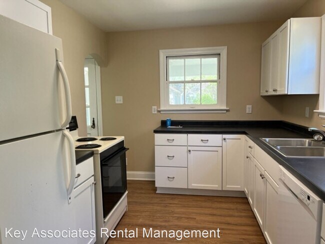 Building Photo - 3 br, 1.5 bath House - 2401 SE Kentucky