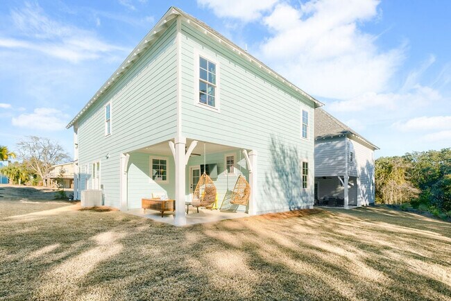 Building Photo - 19901 Charlie Claude Dr